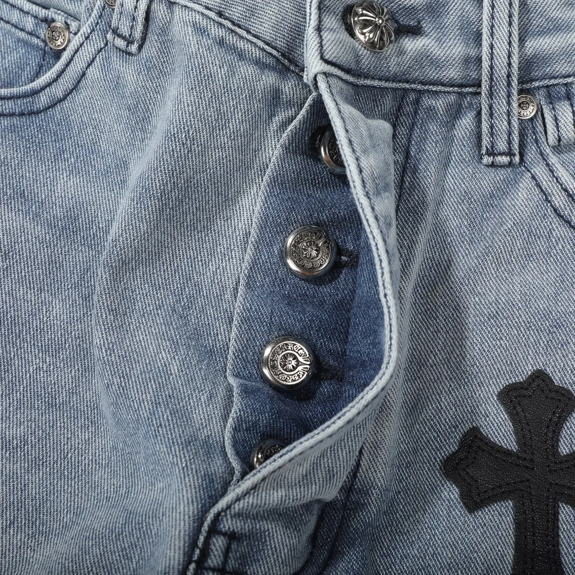 P290 (top version) Chrome hearts new city-limited flame blue jeans Chrome hearts city-limited jeans Hardware customization Original development vintage levis American-made 501 black and gray base version Levi's American-made 501 base version Imported sheepskin 925 silver remake [Top heavy industry fashion design] Consistently high-street luxury style. Speaking of this style, the Zangyin family and GU family are definitely the leading representative brands. Especially the Zangyin family has really achieved a state-of-the-art effect in creating high-street style. The unique washed material is used to create this style. The color system is already quite eye-catching. After it is decorated with patchwork cross flowers, it cleverly highlights the charm of the brand. Secondly, this style uses classic The high-waist cutting design highlights the long legs and fashionable temperament of the upper body. The brand is highly recognizable and the slim fit configuration is more suitable for daily wear. It is a product that interprets personality, fashion, and specifications at a glance. This single product is enough to make any fan excited. It can be a white T-shirt for a youthful college style, or a tight suspender for a royal style. It has strong matching ability and can be easily controlled by men.  [Materials and craftsmanship] Needless to say, this point goes without saying. As an excellent craftsman brand, Zangyin’s requirements for details and craftsmanship are really perfect. The washed color of this model has gone through so many processes, not to mention the embellishment of denim appliques. It is also purely hand-made and sewn. Just like what they believe in, only hand-made things have soul and have the meaning of wear. A top-notch heavy-duty fashionable denim item, I look forward to your perfect interpretation! !  Color: Blue Size: S M L XL